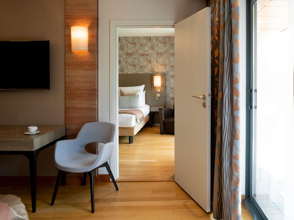 Habitación familiar superior, 2 habitaciones contiguas con vistas al parque del hotel Parc Beaumont Hotel & Spa Pau MGallery Collection. Foto 1