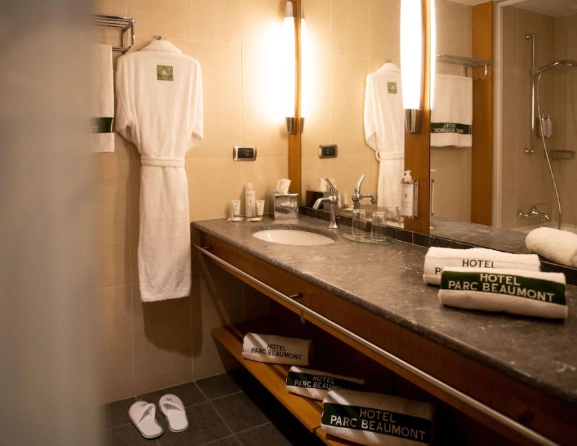 Suite 1 Cama king Vista ciudad Familiar Sofá Cama incluido del hotel Parc Beaumont Hotel & Spa Pau MGallery Collection. Foto 3