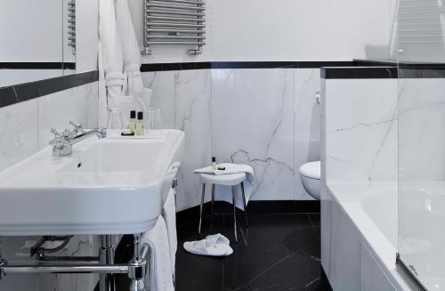 Habitación Doble Deluxe con terraza - 1 o 2 camas del hotel St Pétersbourg Opéra and Spa. Foto 6