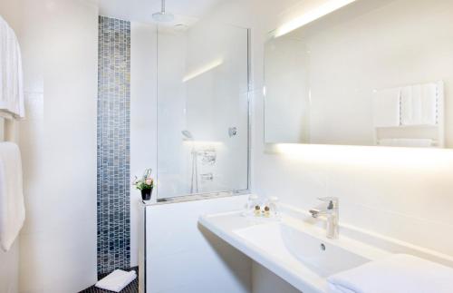 Habitación Triple Superior del hotel St Pétersbourg Opéra and Spa. Foto 1