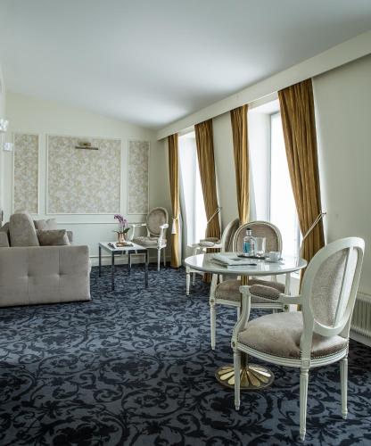 Suite con terraza del hotel St Pétersbourg Opéra and Spa. Foto 1