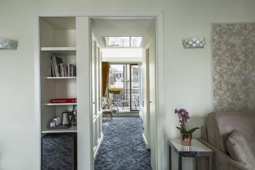 Suite con terraza del hotel St Pétersbourg Opéra and Spa. Foto 4