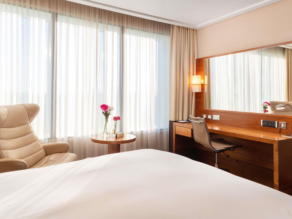 Habitación clásica, 1 cama de matrimonio del hotel Sofitel London Heathrow. Foto 1