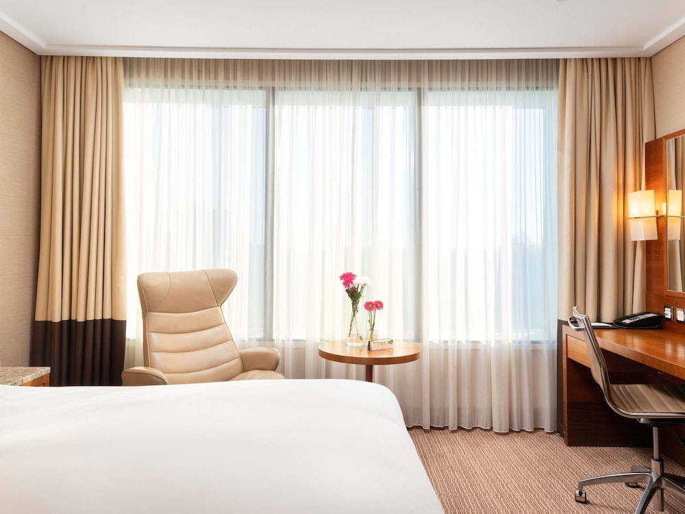 Habitación clásica, 1 cama de matrimonio del hotel Sofitel London Heathrow. Foto 2
