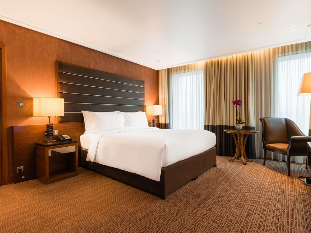 Habitación de lujo, 1 cama de matrimonio grande, Acceso al salón del club (with lounge access) del hotel Sofitel London Heathrow