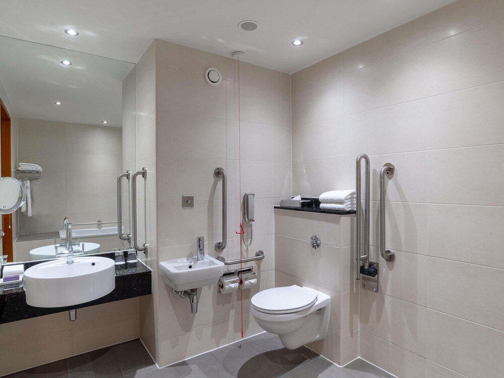 Habitación clásica, 1 cama de matrimonio, accesible para personas con discapacidad del hotel Sofitel London Heathrow. Foto 1
