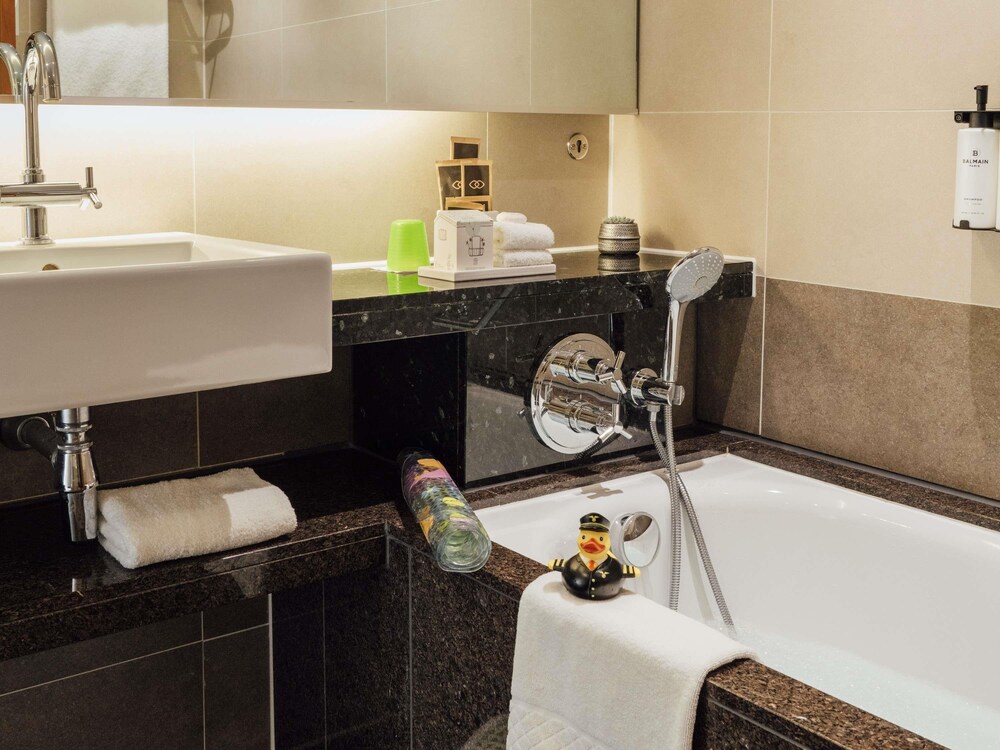 Habitación de lujo, 2 camas individuales del hotel Sofitel London Heathrow. Foto 2