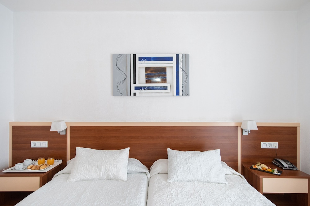 Habitación con 2 camas individuales, terraza, vistas al mar del hotel and Spa Sun Palace Albir