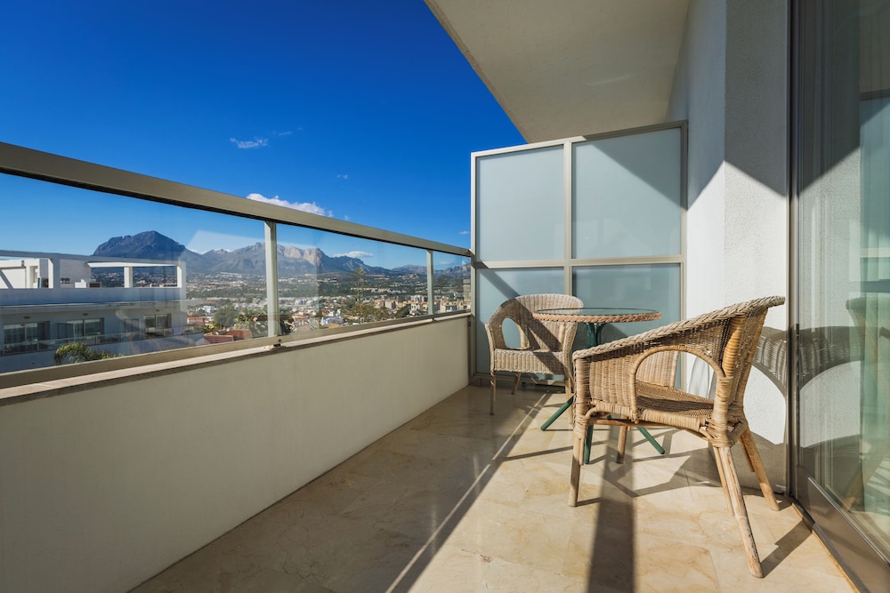 Habitación doble, 1 cama de matrimonio grande, terraza, vistas al mar del hotel and Spa Sun Palace Albir. Foto 3