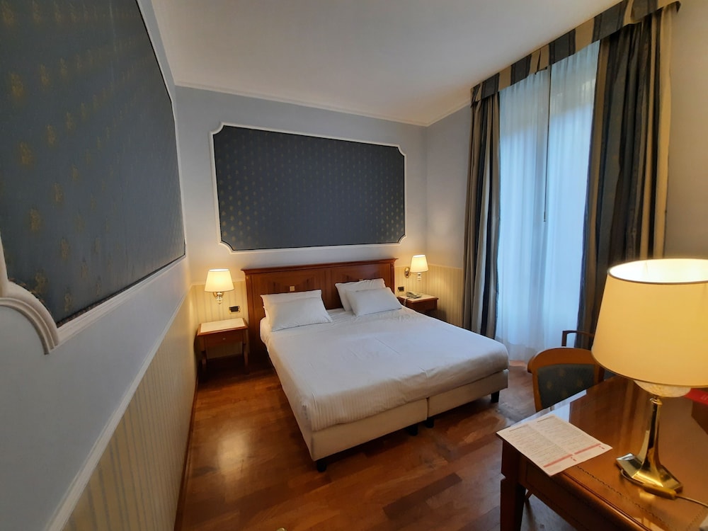 Habitación estándar doble del hotel Andreola Central. Foto 5