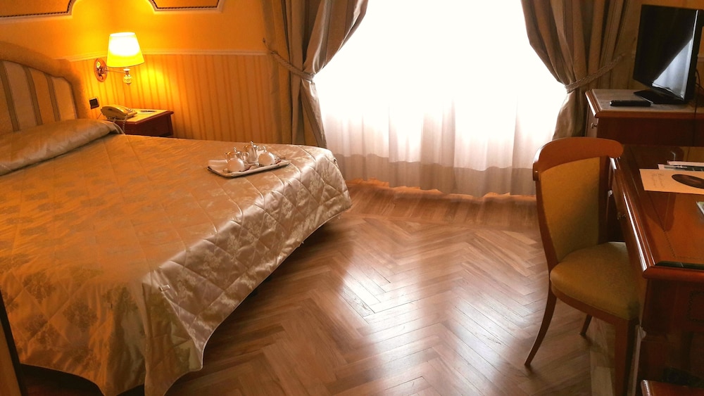 Habitación triple del hotel Andreola Central. Foto 3