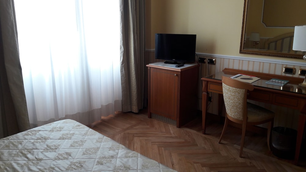 Habitación triple del hotel Andreola Central. Foto 5