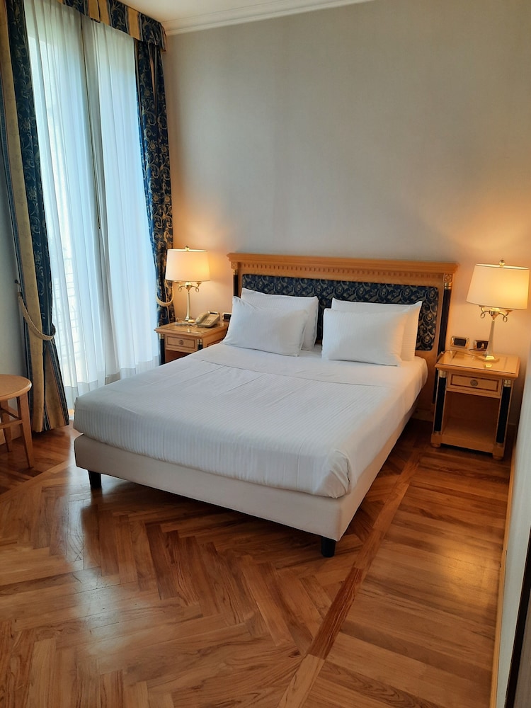 Habitación superior con 1 cama doble o 2 individuales del hotel Andreola Central
