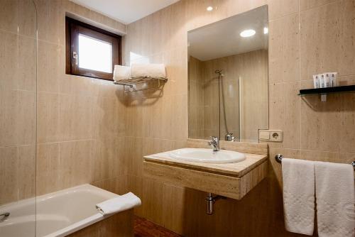 Habitación Doble Estándar del hotel Ikonik Plaza Mercado. Foto 4