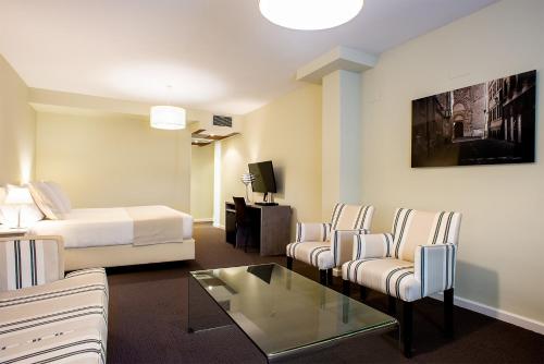 Habitación Doble Familiar del hotel Ikonik Plaza Mercado. Foto 1
