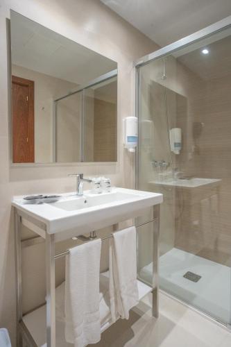 Habitación Triple del hotel Méndez Núñez. Foto 2