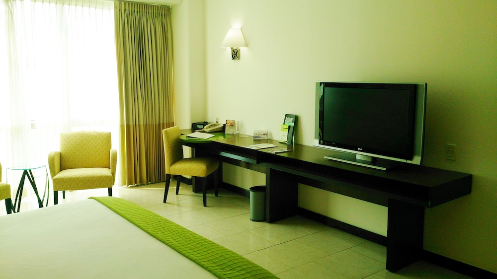 Habitación Deluxe, 1 cama de matrimonio grande, vistas al mar del hotel Decapolis Panama City. Foto 1