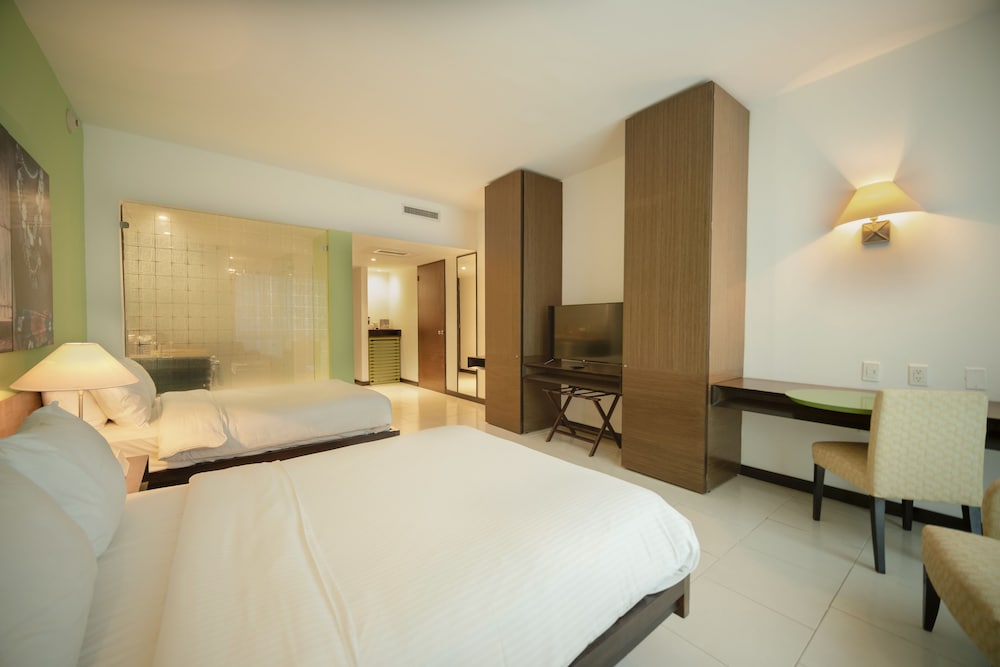 Habitación Deluxe doble, 2 camas dobles del hotel Decapolis Panama City. Foto 4