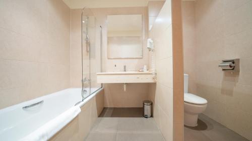 Habitación Triple del hotel Villa Marcilla. Foto 1