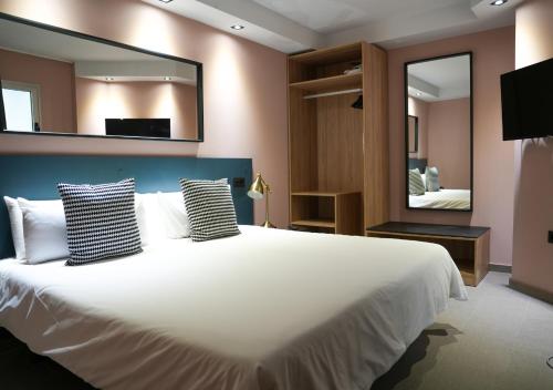 Apartamento Superior con vistas a la bahía del hotel Poem Suites. Foto 1
