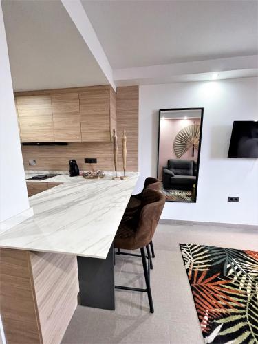 Apartamento Superior con vistas a la bahía del hotel Poem Suites. Foto 9