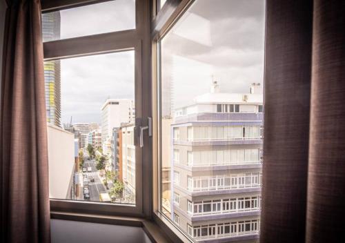 Apartamento Superior con vistas a la ciudad en la planta alta del hotel Poem Suites. Foto 3