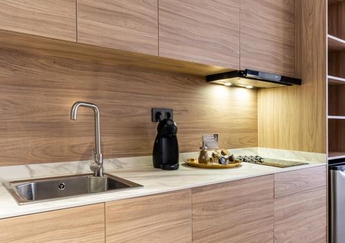Apartamento con vistas a la ciudad del hotel Poem Suites. Foto 4