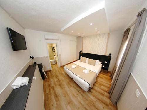 Habitación Triple con servicio gratuito de enlace con el aeropuerto del hotel Zen Airport. Foto 4