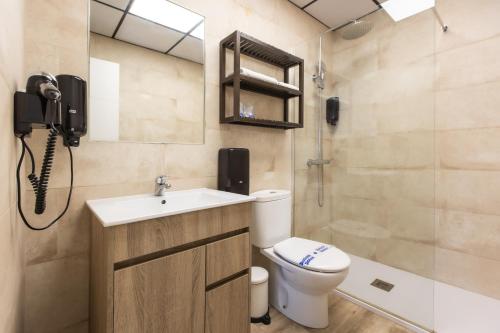Habitación Doble con terraza y traslado gratuito al aeropuerto del hotel Zen Airport. Foto 5