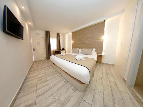 Habitación Doble con terraza y traslado gratuito al aeropuerto del hotel Zen Airport. Foto 9