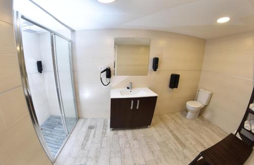 Habitación Cuádruple Confort con traslado gratuito al aeropuerto del hotel Zen Airport