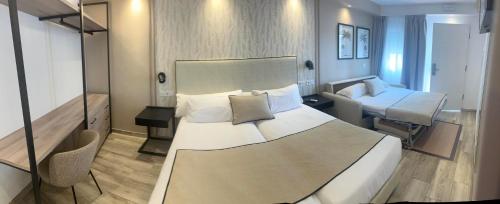 Habitación Cuádruple Confort con traslado gratuito al aeropuerto del hotel Zen Airport. Foto 1