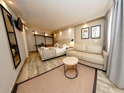Habitación Cuádruple Confort con traslado gratuito al aeropuerto del hotel Zen Airport. Foto 5