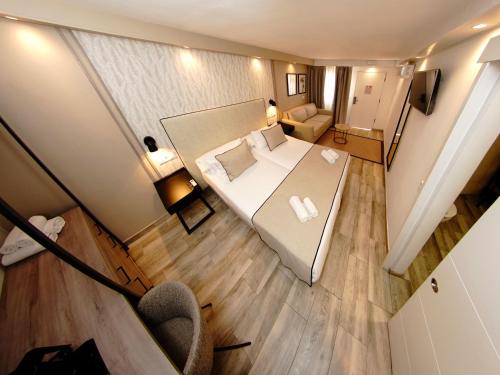 Habitación Cuádruple Confort con traslado gratuito al aeropuerto del hotel Zen Airport. Foto 6