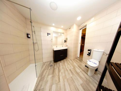 Habitación Cuádruple Confort con traslado gratuito al aeropuerto del hotel Zen Airport. Foto 7