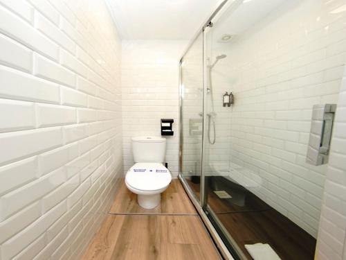 Habitación Familiar con servicio gratuito de enlace con el aeropuerto del hotel Zen Airport. Foto 6