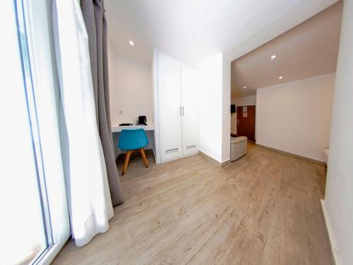 Habitación Cuádruple con servicio gratuito de enlace con el aeropuerto del hotel Zen Airport. Foto 5