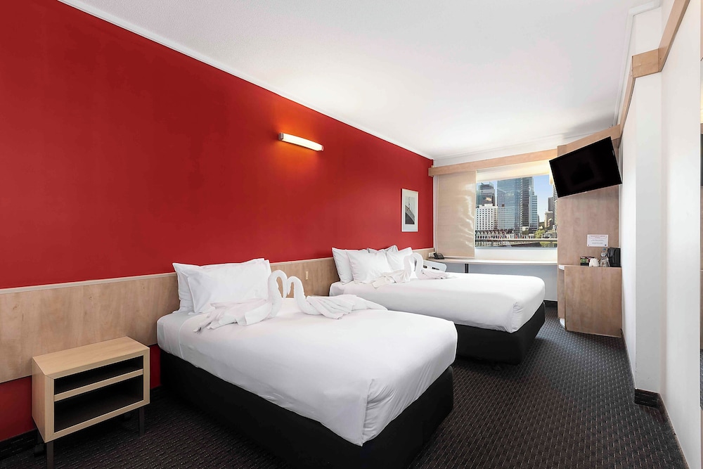 Habitación Superior, 1 Cama Queen y 1 Cama Individual, Vistas al Skyline de la Ciudad del hotel Ibis Sydney Darling Harbour. Foto 1