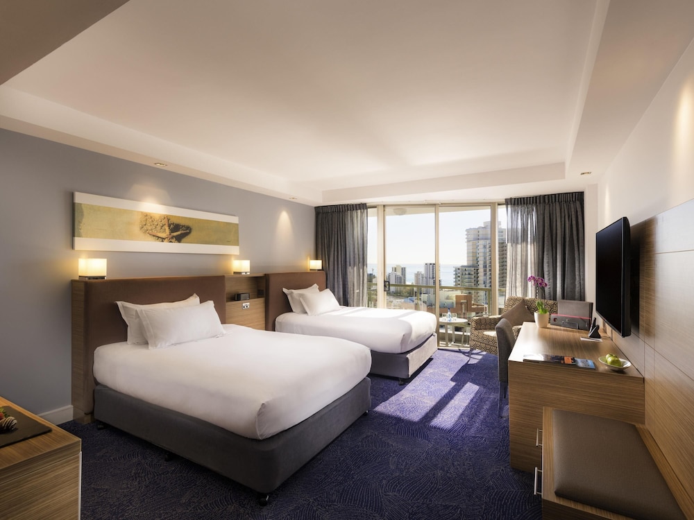 Habitación Superior con 2 camas dobles, vistas al interior del hotel Sofitel Gold Coast Broadbeach. Foto 3