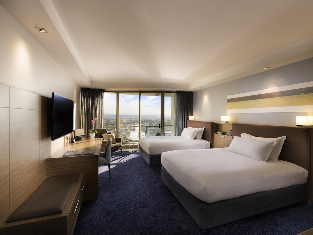 Habitación Superior con 2 camas dobles, vistas al interior del hotel Sofitel Gold Coast Broadbeach. Foto 5