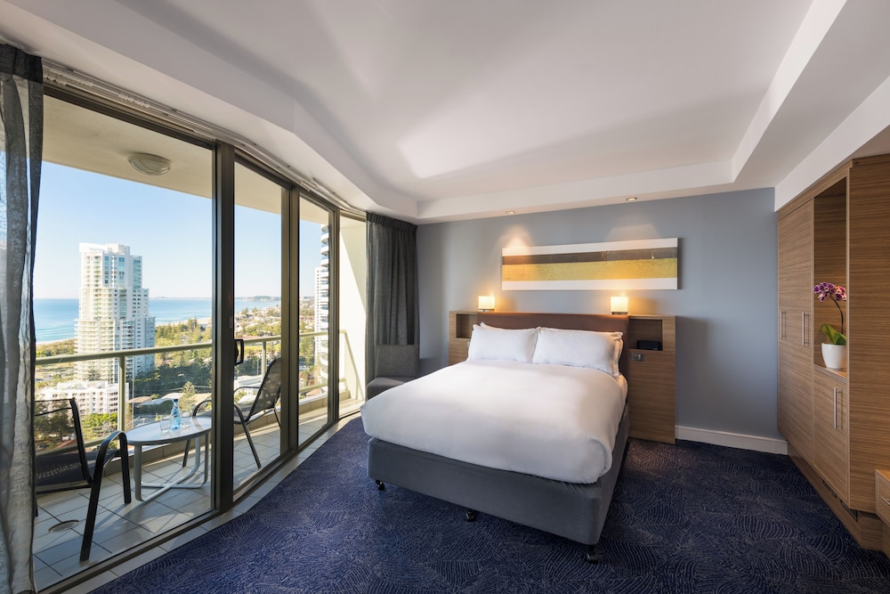 Habitación de Lujo con 1 cama Queen, vistas al océano del hotel Sofitel Gold Coast Broadbeach. Foto 4