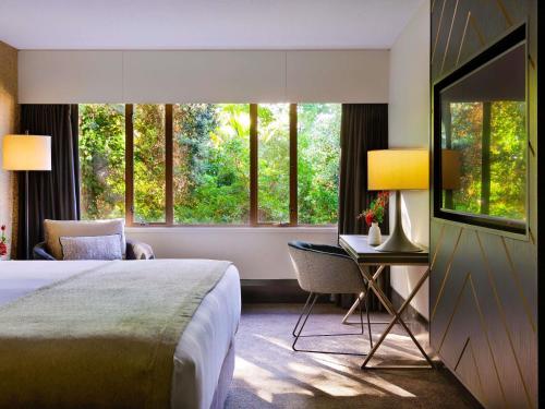 Habitación Superior con cama extragrande del hotel Mövenpick Hotel Wellington. Foto 3
