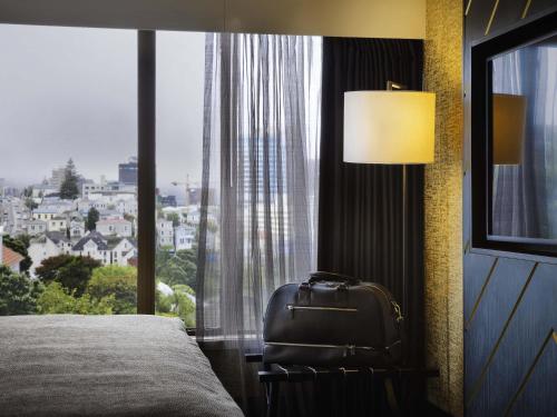 Executive con cama extragrande del hotel Mövenpick Hotel Wellington. Foto 2