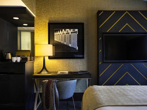 Habitación Superior con cama extragrande del hotel Mövenpick Hotel Wellington. Foto 2