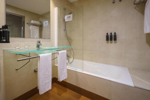 Habitación Doble - 1 o 2 camas del hotel Exe Almería Centro. Foto 1