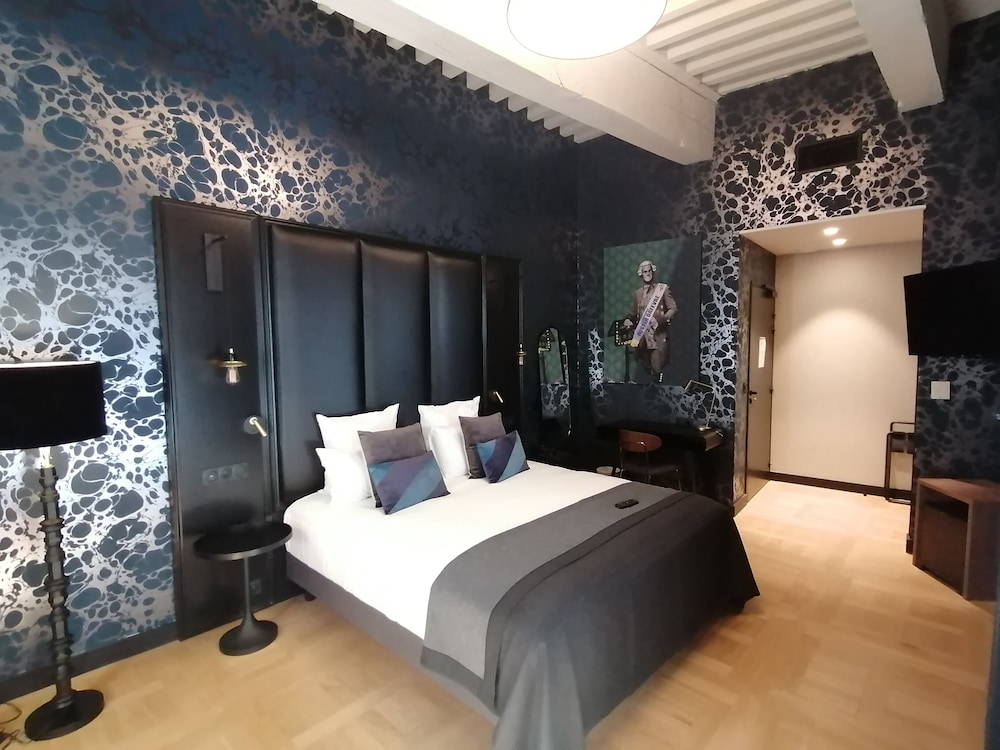 Habitación de categoría superior del hotel Mercure Figeac Viguier du Roy. Foto 1