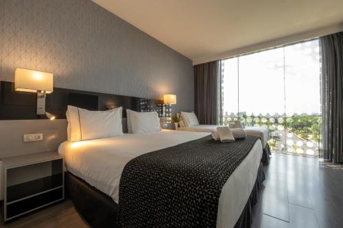 Habitación Deluxe con cama supletoria del hotel Eurostars Palace. Foto 1