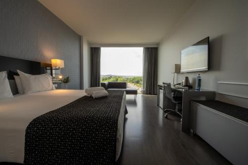 Habitación Deluxe con cama supletoria del hotel Eurostars Palace. Foto 2