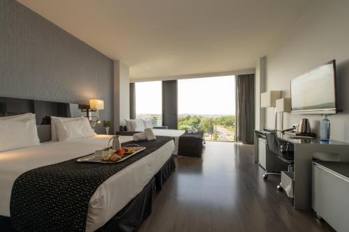 Habitación Deluxe con cama supletoria del hotel Eurostars Palace. Foto 4