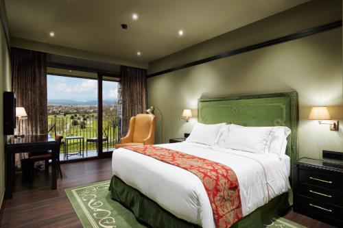 Habitación Doble con terraza y vistas - 1 o 2 camas del hotel Castillo De Gorraiz and Spa. Foto 1